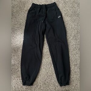 ALO Yoga Black Sweatpants for Effortless Style